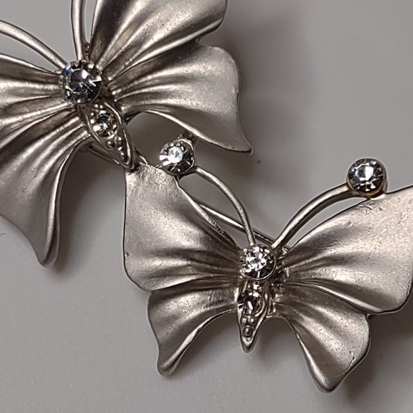 Silver Tone Cute Double Butterfly Brooch - Picture 4 of 11